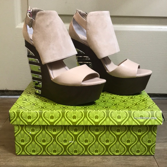 Gianni Bini brand new tan wedges - Picture 1 of 3